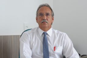 <numero>3</numero>DR. CLAUDIO LUIZ DE SANTIS